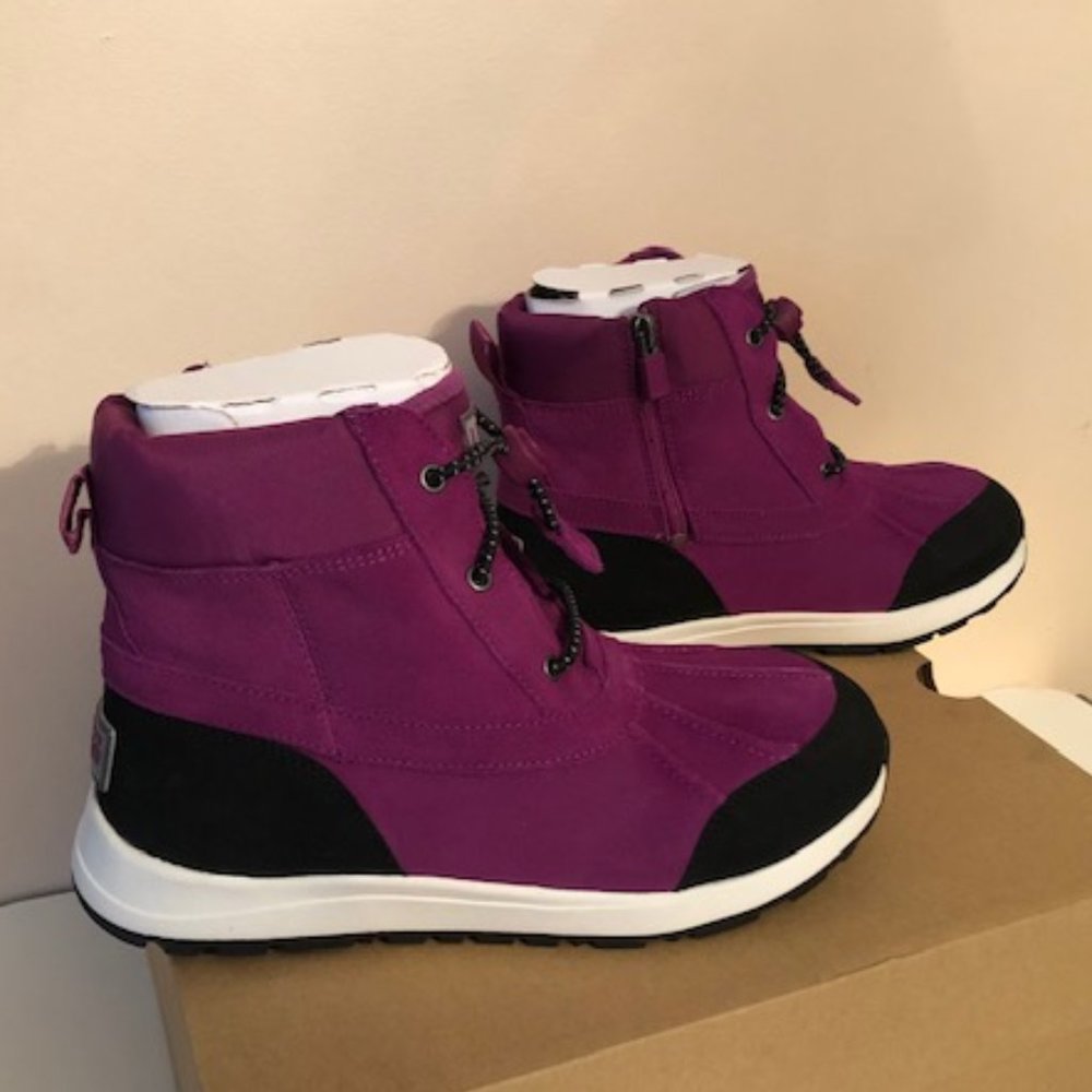 Ugg Turlock Waterproof Snow Boot. Size:  7.5